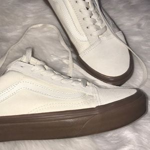 Creme vans